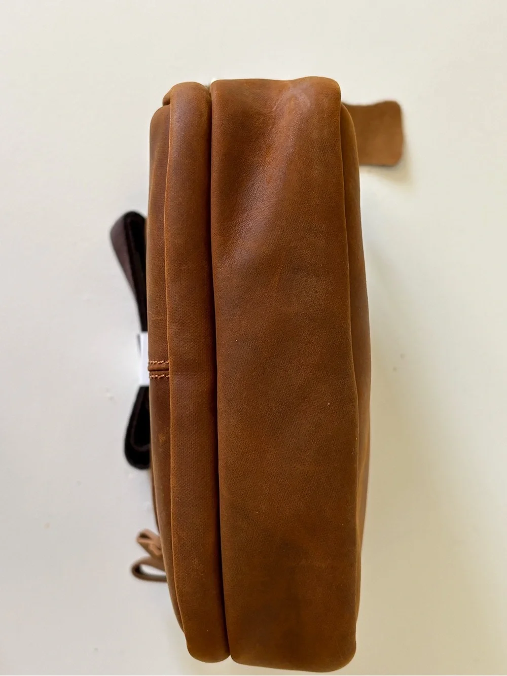 Men's Classic Leather Messenger Bag in Brown - Adjustable Crossbody